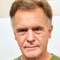 Paul Gittins 飾演 Ken