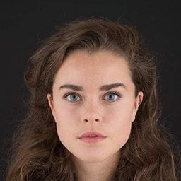 Susanne Boucher 飾演 Cecilie