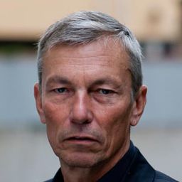 羅伯恩克爾 飾演 Viktor "Faffan" Jansson