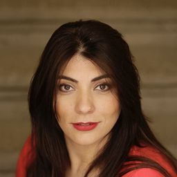 Demi Licata 飾演 Tina