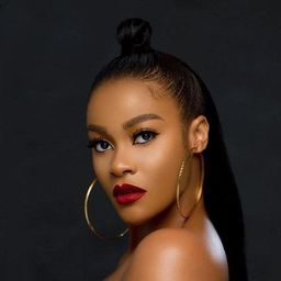 黛咪蘿拉·阿德格拜特 飾演 