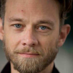 Oliver Bokern 飾演 Florian