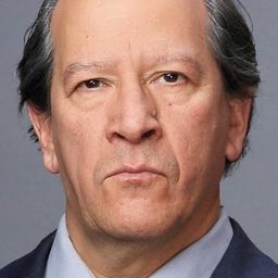 亞歷杭德羅·特喬 飾演 Martín's Dad