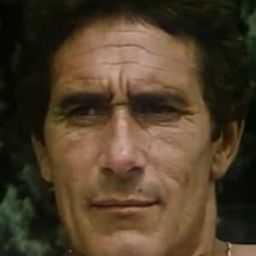 Ricardo Díaz 飾演 Bruno