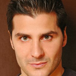 Alejandro Casaseca 飾演 Martos