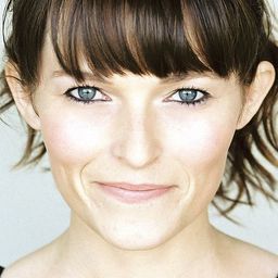 Maren McGuire 飾演 Virginia