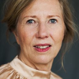 佩特拉·齊澤 飾演 Villenbesitzerin