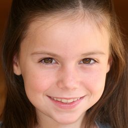 Alyssa Shafer 飾演 Lily