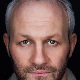 Roman Roytberg 飾演 Ivan