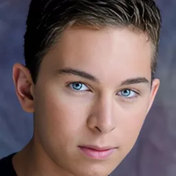 羅斯蒂·馬丁 飾演 Dylan Mitchell