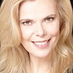 Laura Robinson 飾演 Grace Kelvin