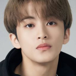 Mark Lee 飾演 Self