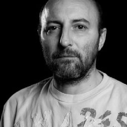 Saša Petrović 飾演 Dragan