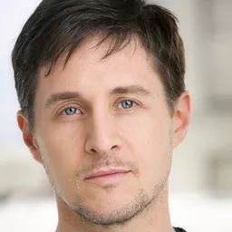 尤里·羅文索 飾演 Kevin