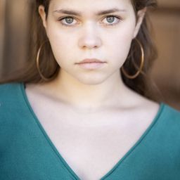 Cosima Centurioni 飾演 Rosa