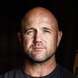 Stuart Thorp 飾演 Rio Thug #1
