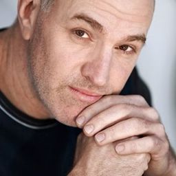 Jean Harvey - 麥特與麥斯演員 飾演Grandmaster