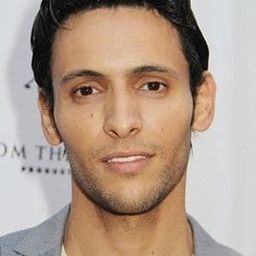 Ben Youcef 飾演 Vic