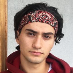 Cengiz Al 飾演 Jasin