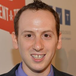 Josh Sussman 飾演 Philip