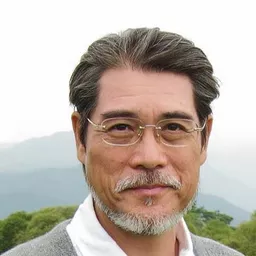 魯爸 / 魯個 飾演 Xiwen's Father