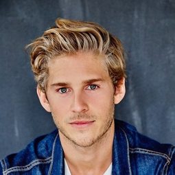 Nick Slater 飾演 Lifeguard