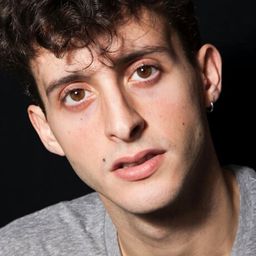 丹尼爾·伊巴涅茲 飾演 El cantante