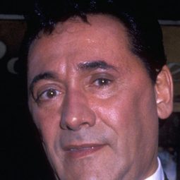 法蘭克·阿多尼斯 - 危險機密演員 飾演DeCicco