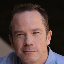 詹姆斯·瑞恩 - 寶貝老闆演員 飾演Story Bear (voice)