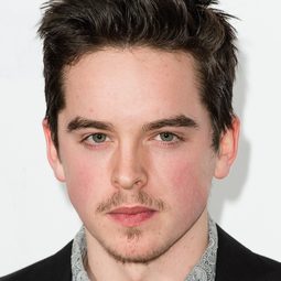 Ferdia Walsh-Peelo 飾演 Tybalt