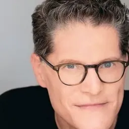 鮑伯·伯根 飾演 Porky Pig