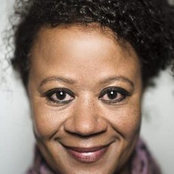 Hella Joof 飾演 Eva