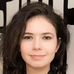 Alina Grigore 飾演 