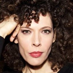 瑪魯·瓦爾迪維索 飾演 Josefa