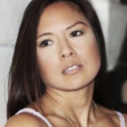 Grace Kosaka 飾演 Melinda