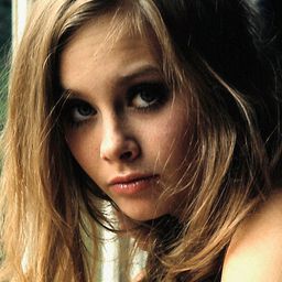 Linda Hayden 飾演 Helga