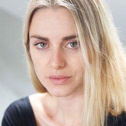 Kaelen Ohm 飾演 Alice