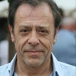 Antoine Coesens 飾演 Thomas's father