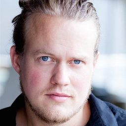 Tom Sommerlatte 飾演 Erich