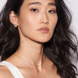 Andie Ju 飾演 Naomi Chung