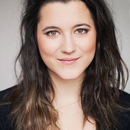 Catherine Brunet 飾演 Lisa