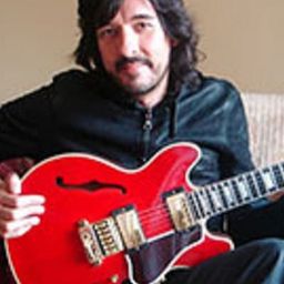 Yogi Lonich 飾演 Yogi