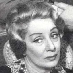 Andreina Pagnani 飾演 