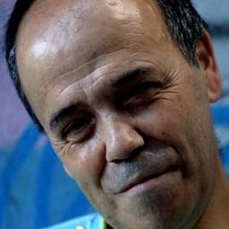 Cañita Brava - 直率症演員 飾演Invitado Fiesta