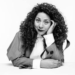 瑪哈莉雅貝羅 - Ellen導演