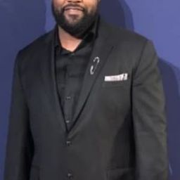 Jerry Shirer 飾演 Vaughn