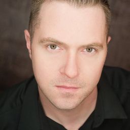 Colin Jones 飾演 Randall