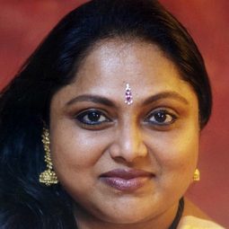 Saritha - Julie Ganapathi演員 飾演Julie Ganapathi