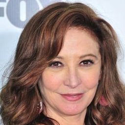 Wendy Makkena 飾演 Beverly St. Michaels