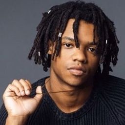 亨利·杭特·霍爾 飾演 Junior